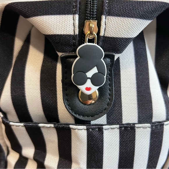 New Alice + Olivia Duffle Bag in Positano Stripe - Picture 3 of 15